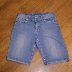 A Code Bleu Bermuda jean shorts